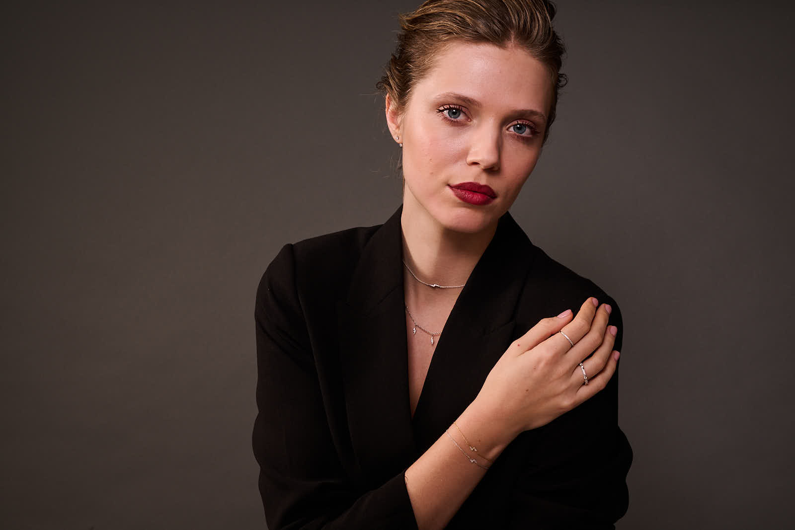 Romantic Jewellery Gifts for Her: Meaningful Earrings She Can Wear Again