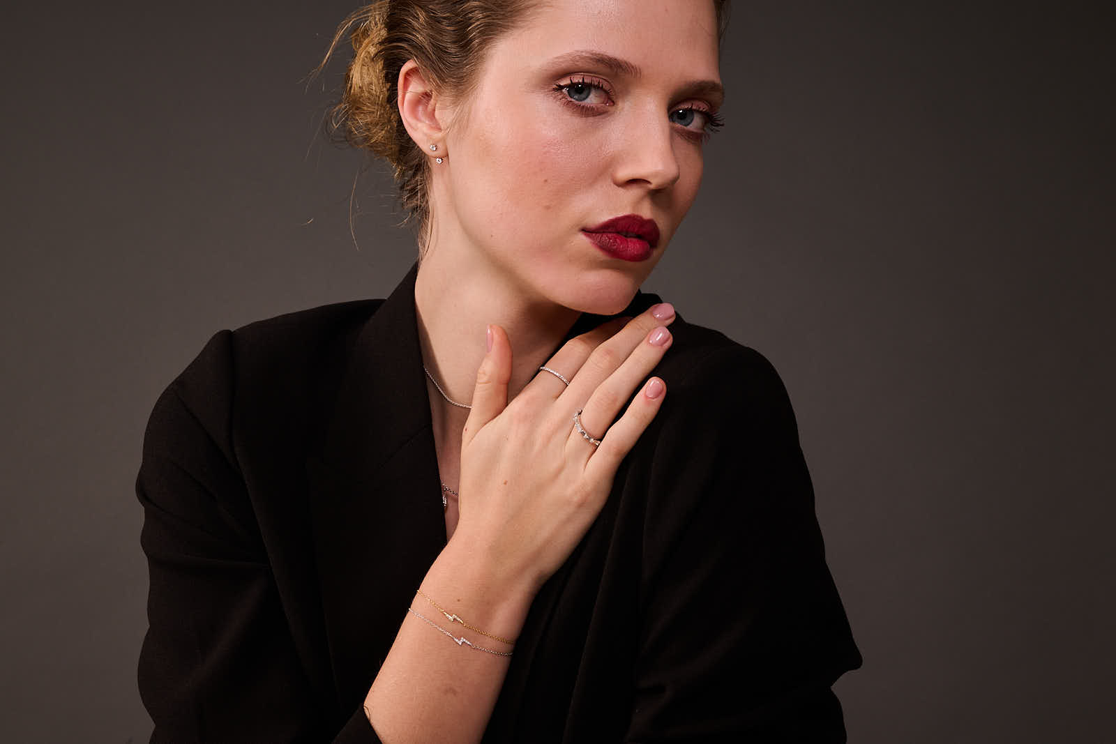 Jewellery Gifts for Her: How to Choose Earrings She Will Actually Wear