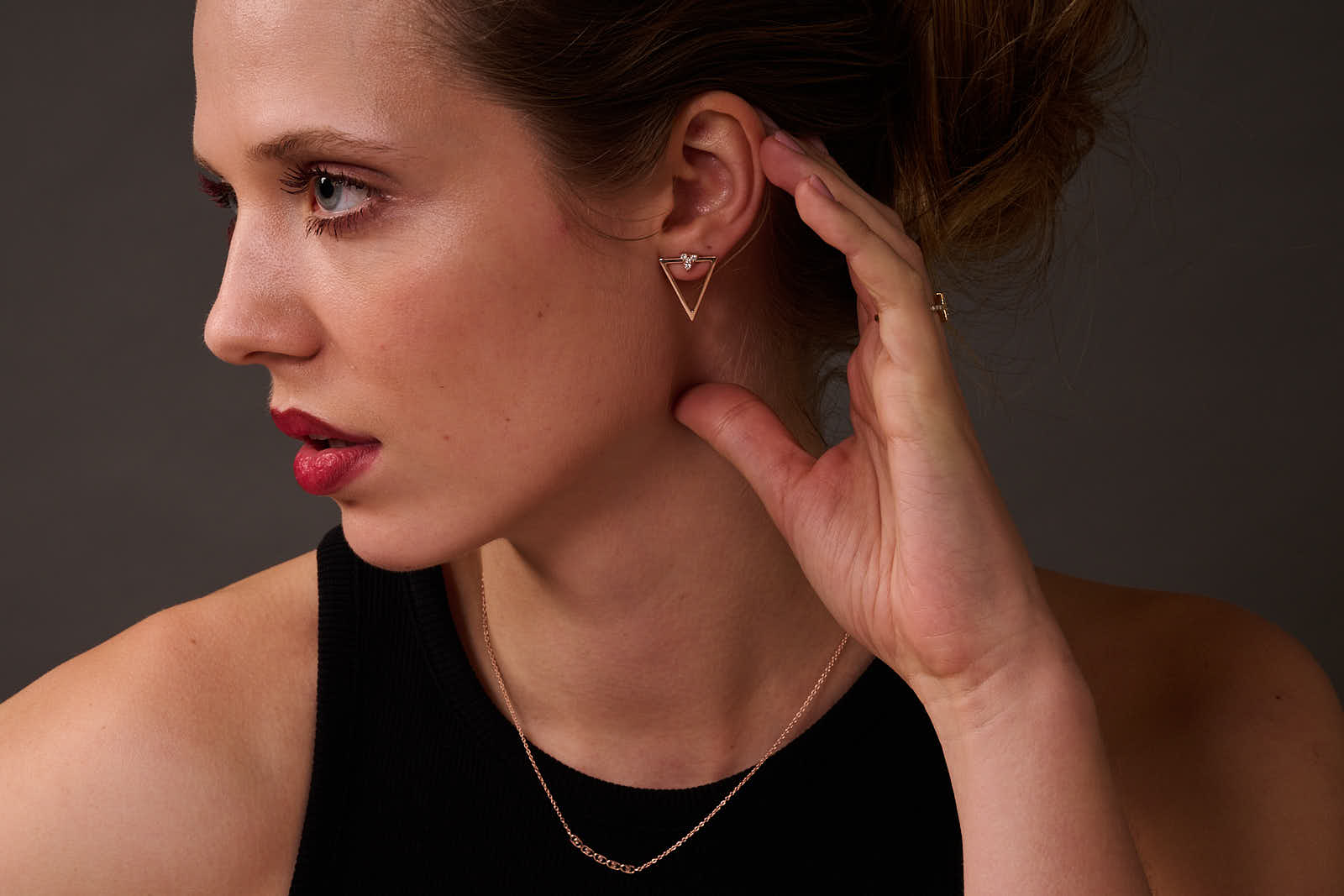 Lab-Grown Diamond Hoop Earrings Guide: How to Choose and Style Diamond Hoops